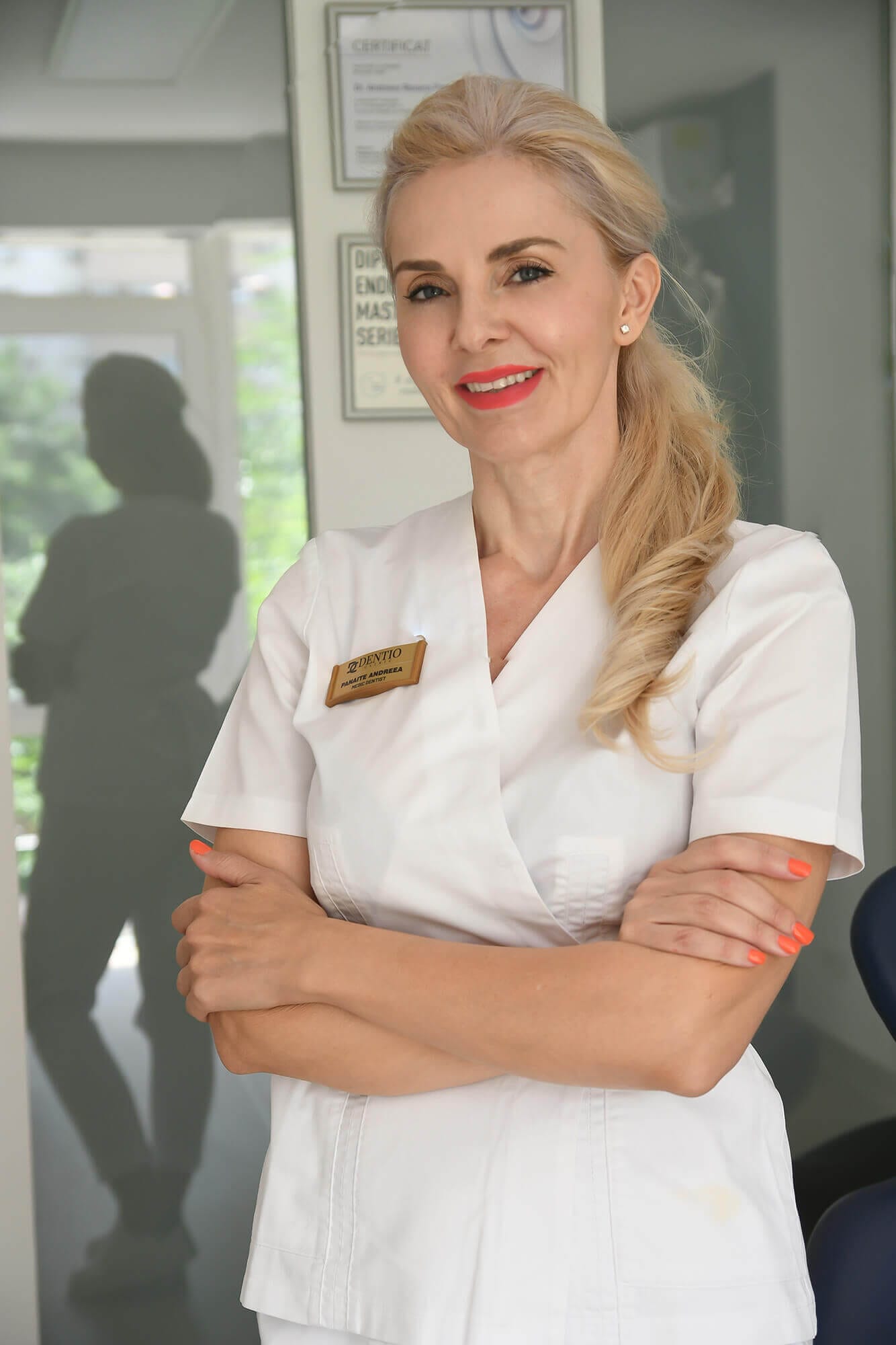 Dr. Andreea Roxana Panaite, medic stomatolog specialist în tratamentul parodontozei cu laser la Dentio Clinic București